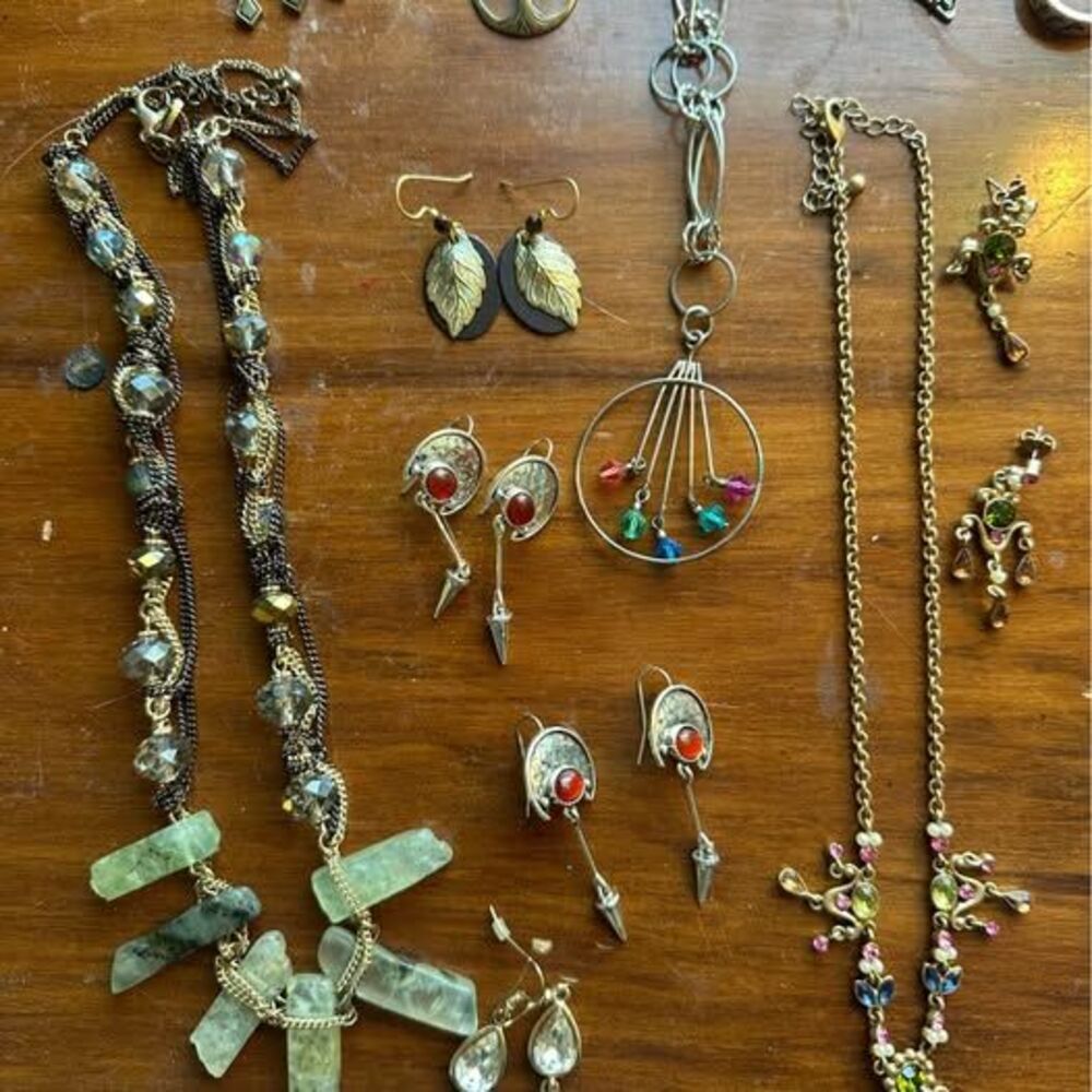 LOT of Jewelry (42 pieces) - Picture 10 of 10